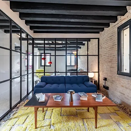 Ca' Delle Carrozze Stylish 2 Bedroom Loft-style Apartment