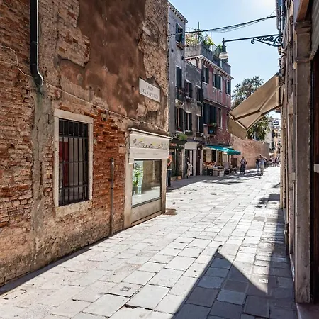 Ca' Delle Carrozze Stylish 2 Bedroom Loft-style Apartment *