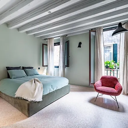 Apartment Ca' Delle Carrozze Stylish 2 Bedroom Loft-style Venice