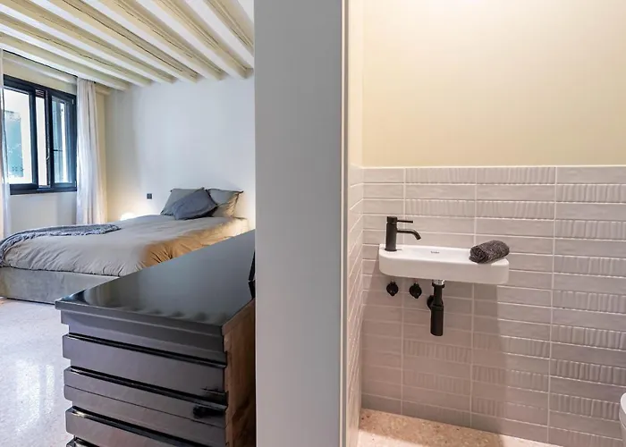 Ca' Delle Carrozze Stylish 2 Bedroom Loft-style Διαμέρισμα